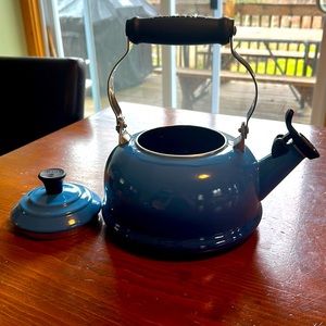 Le Creuset Classic Whistling Kettle